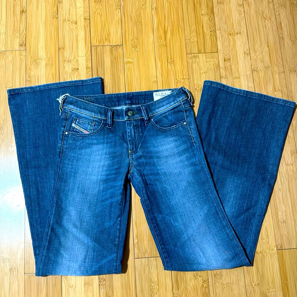 “New” Womans Diesel Bell Bottom jeans. Size W24 L34